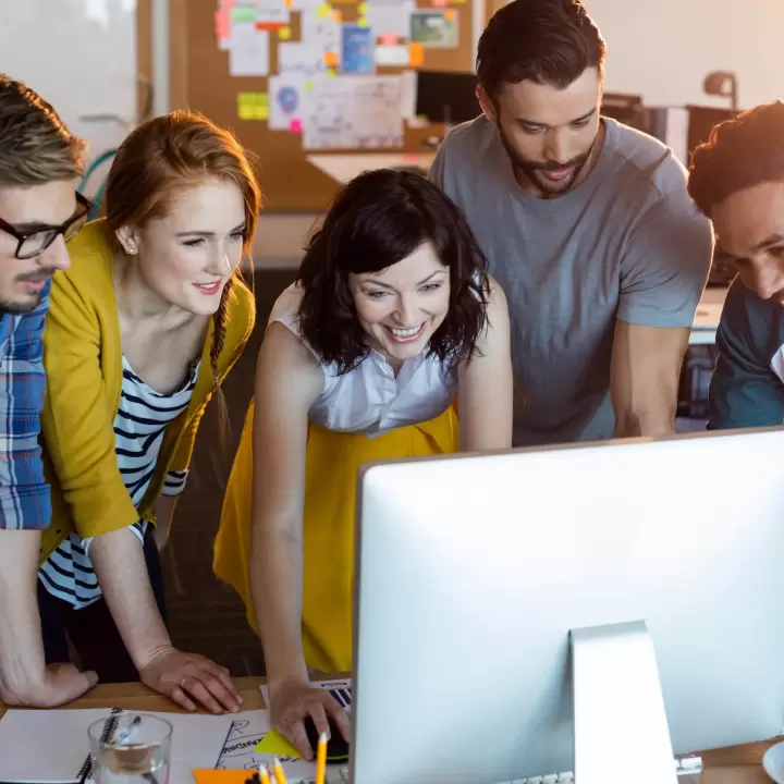 À quelle fréquence les entreprises doivent-elles poster sur les réseaux sociaux? Tendances 2024 révélées!