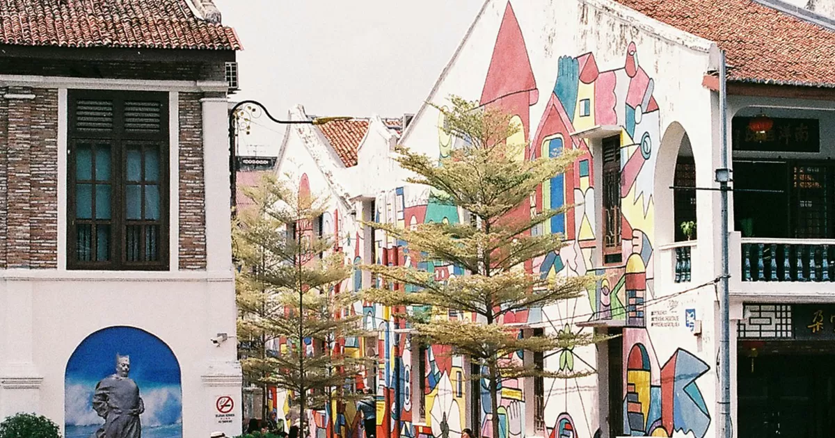 When is the best time to post on social media in Melaka?