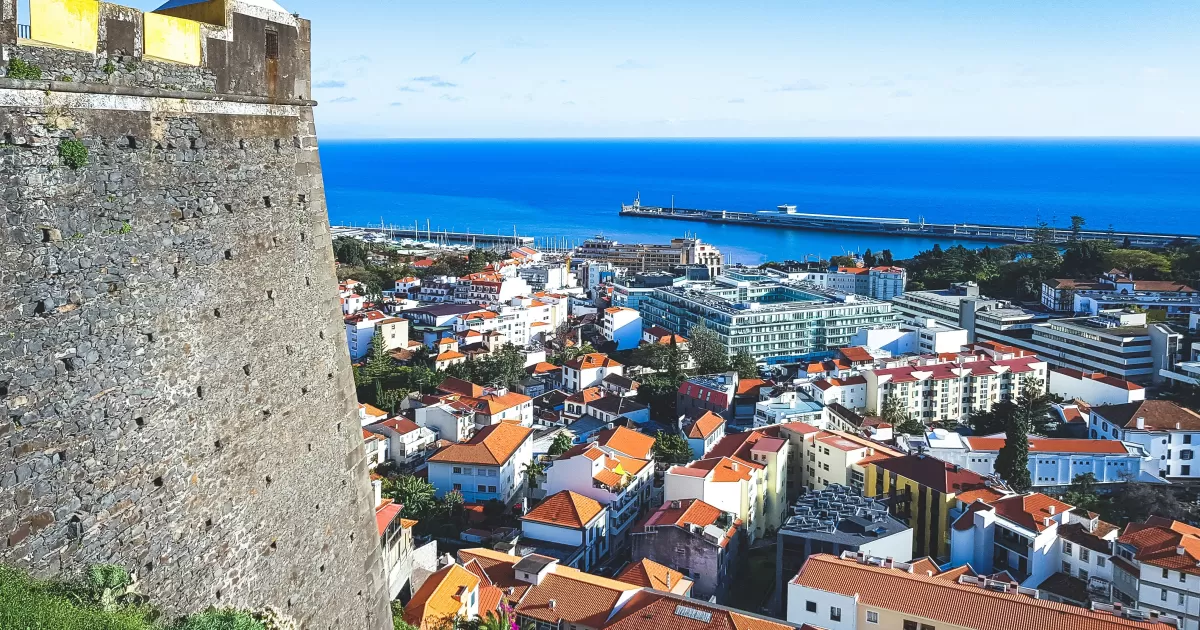 What are the best times to post on social media in Funchal?